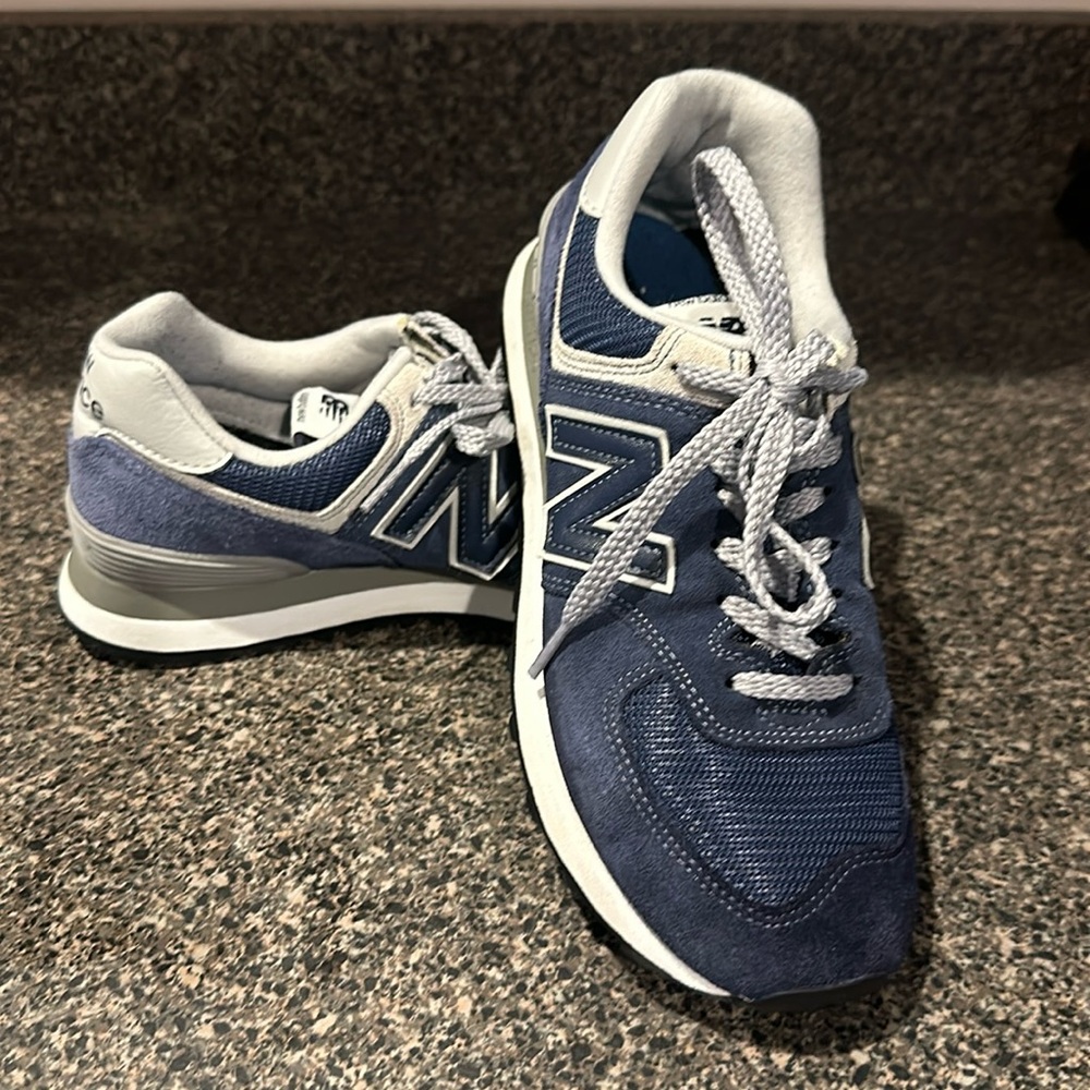 Women’s size 8 New Balance 574 Core